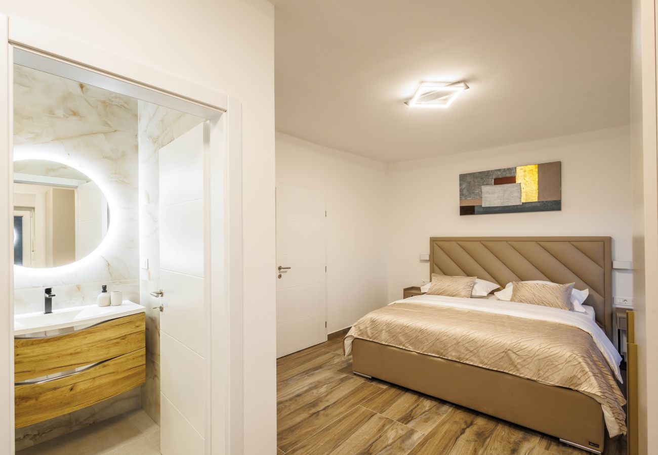 Villa in Sevid - Villa La Fortezza with sea view