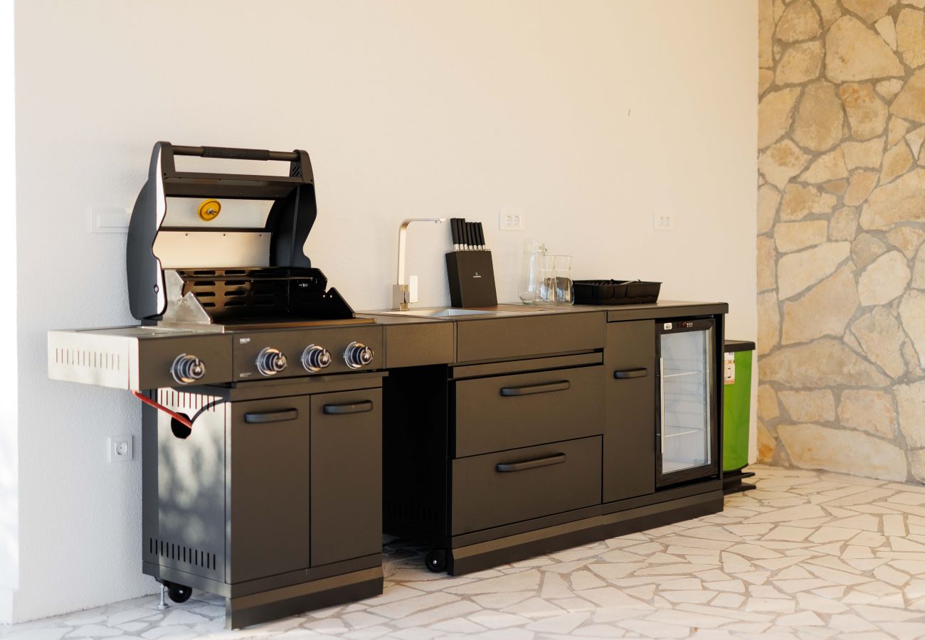 Villa in Sevid - Villa La Fortezza with sea view