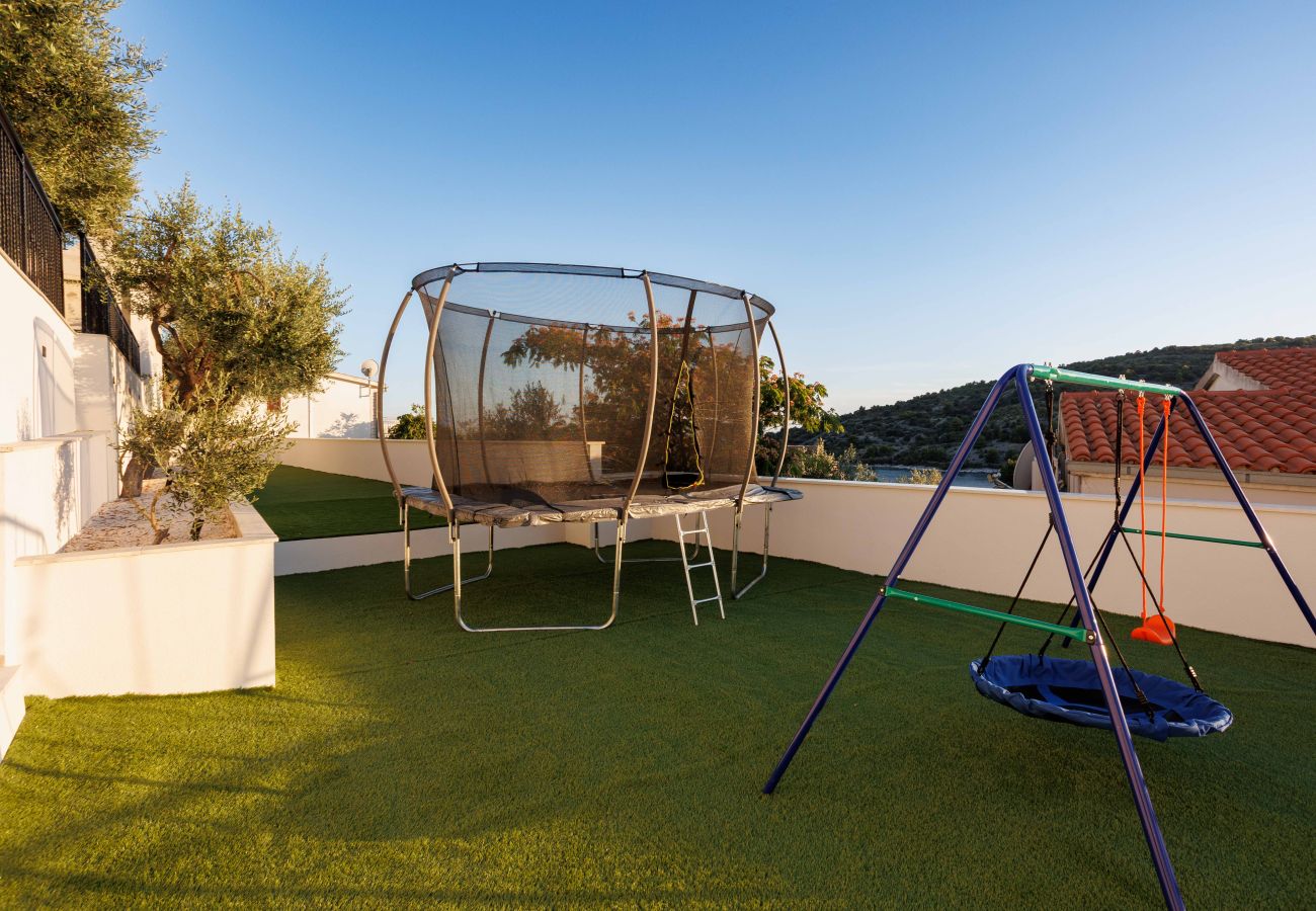 Villa in Sevid - Villa La Fortezza with sea view