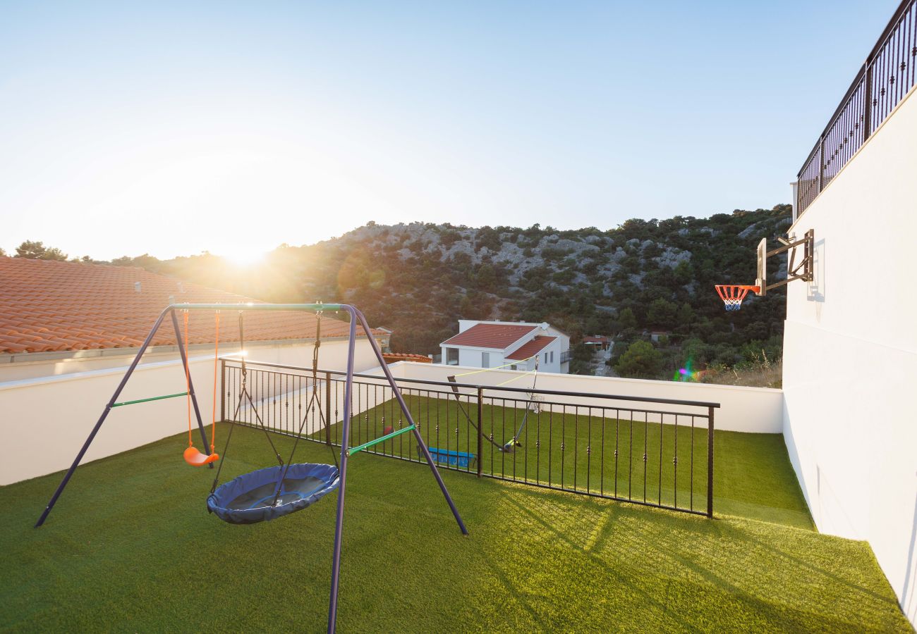 Villa in Sevid - Villa La Fortezza with sea view