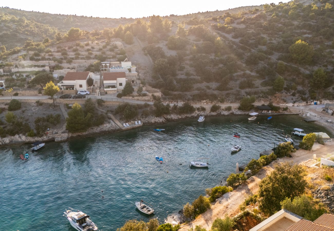 Villa in Sevid - Villa La Fortezza with sea view