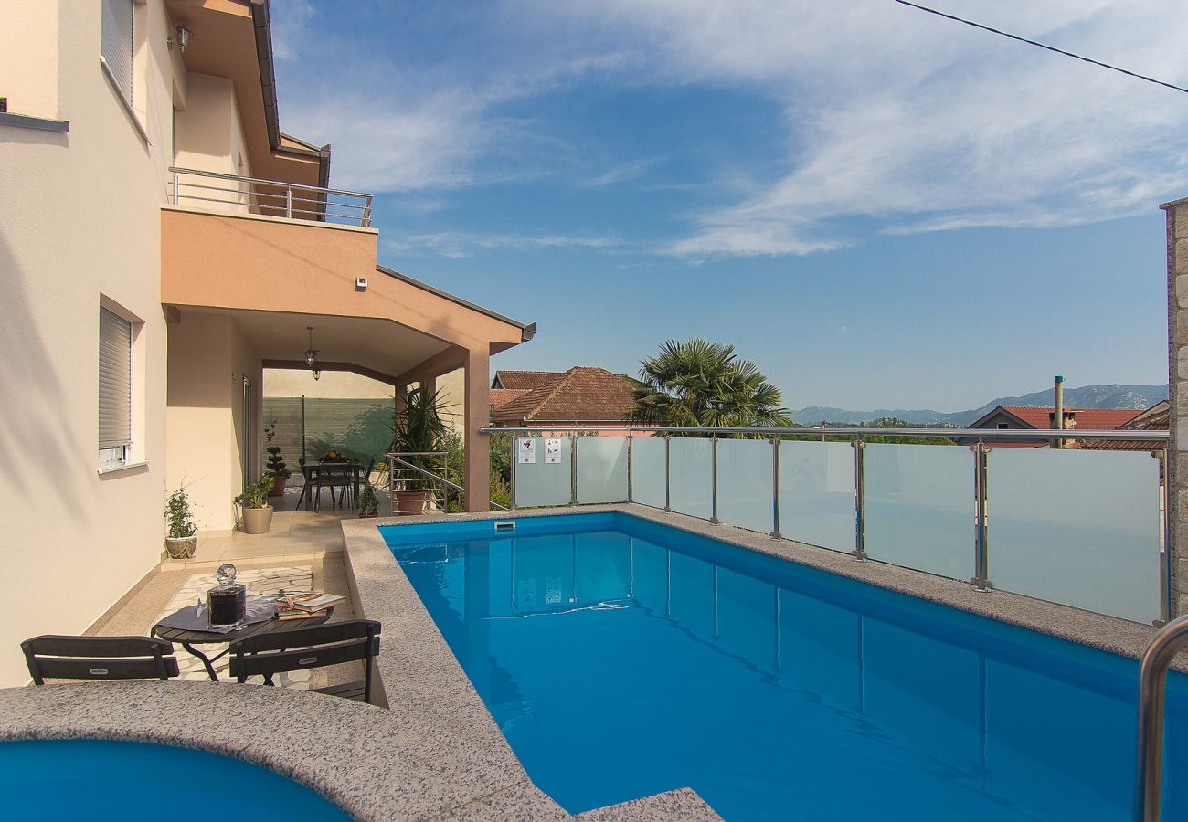 House in Vrgorac - Holiday Home Vele with pool