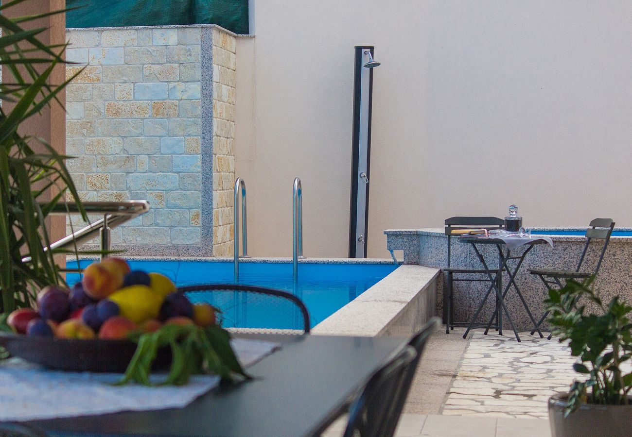 House in Vrgorac - Holiday Home Vele with pool