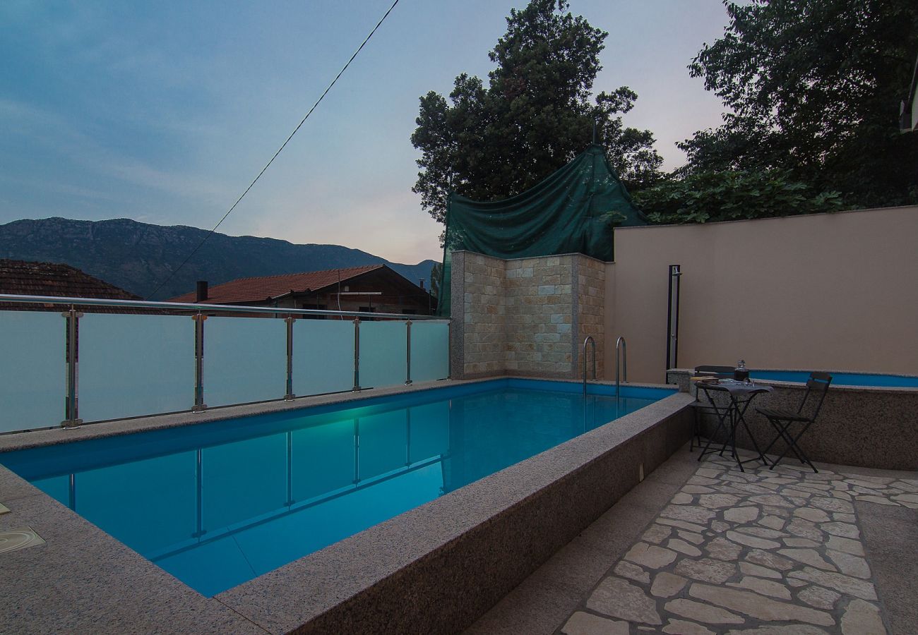 House in Vrgorac - Holiday Home Vele with pool