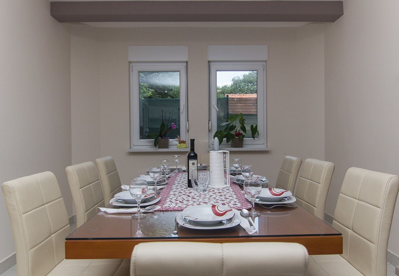 House in Vrgorac - Holiday Home Vele with pool