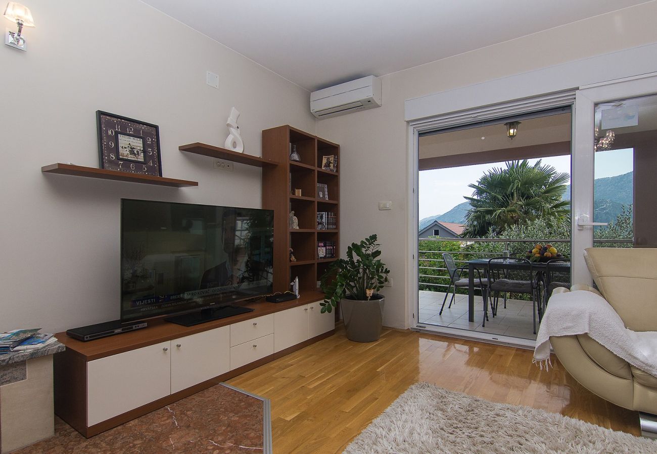 House in Vrgorac - Holiday Home Vele with pool