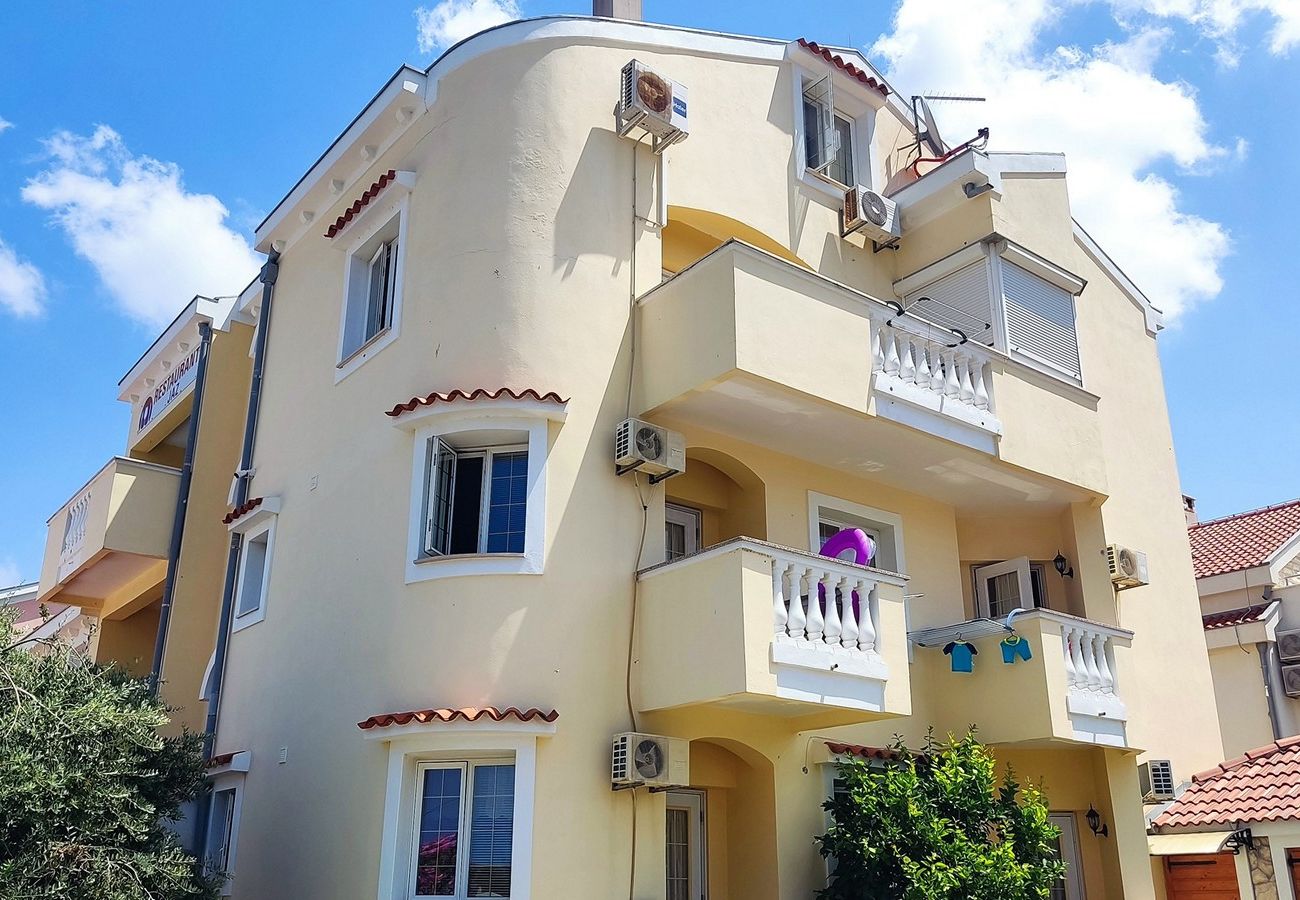 Apartment in Zaton - Beachfront apartment Mareo 5