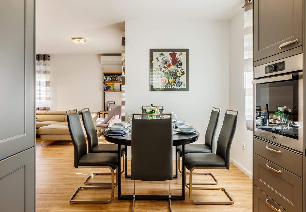 House in Galižana - Holiday Home Fulia with pool