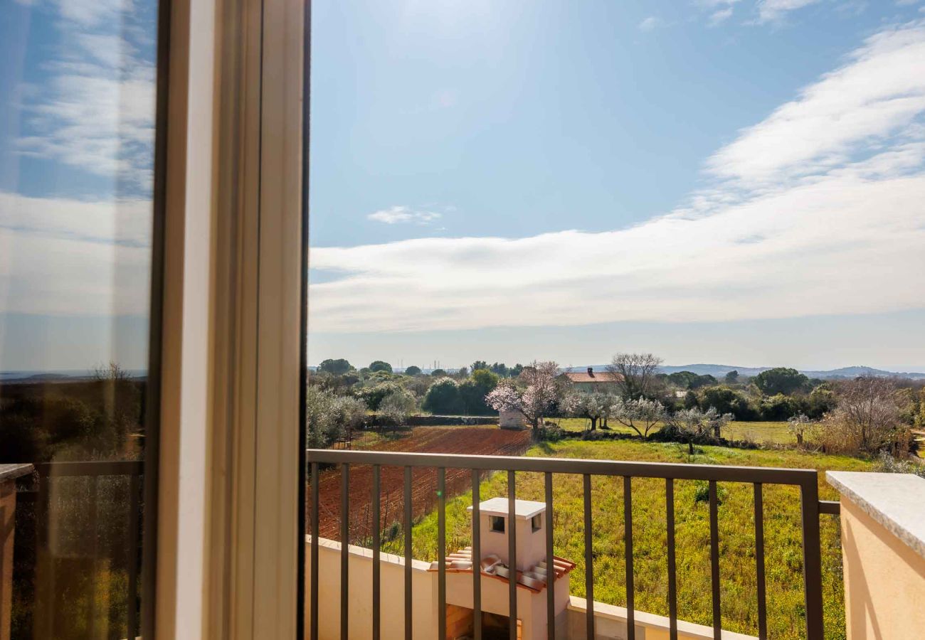 House in Galižana - Holiday Home Fulia with pool