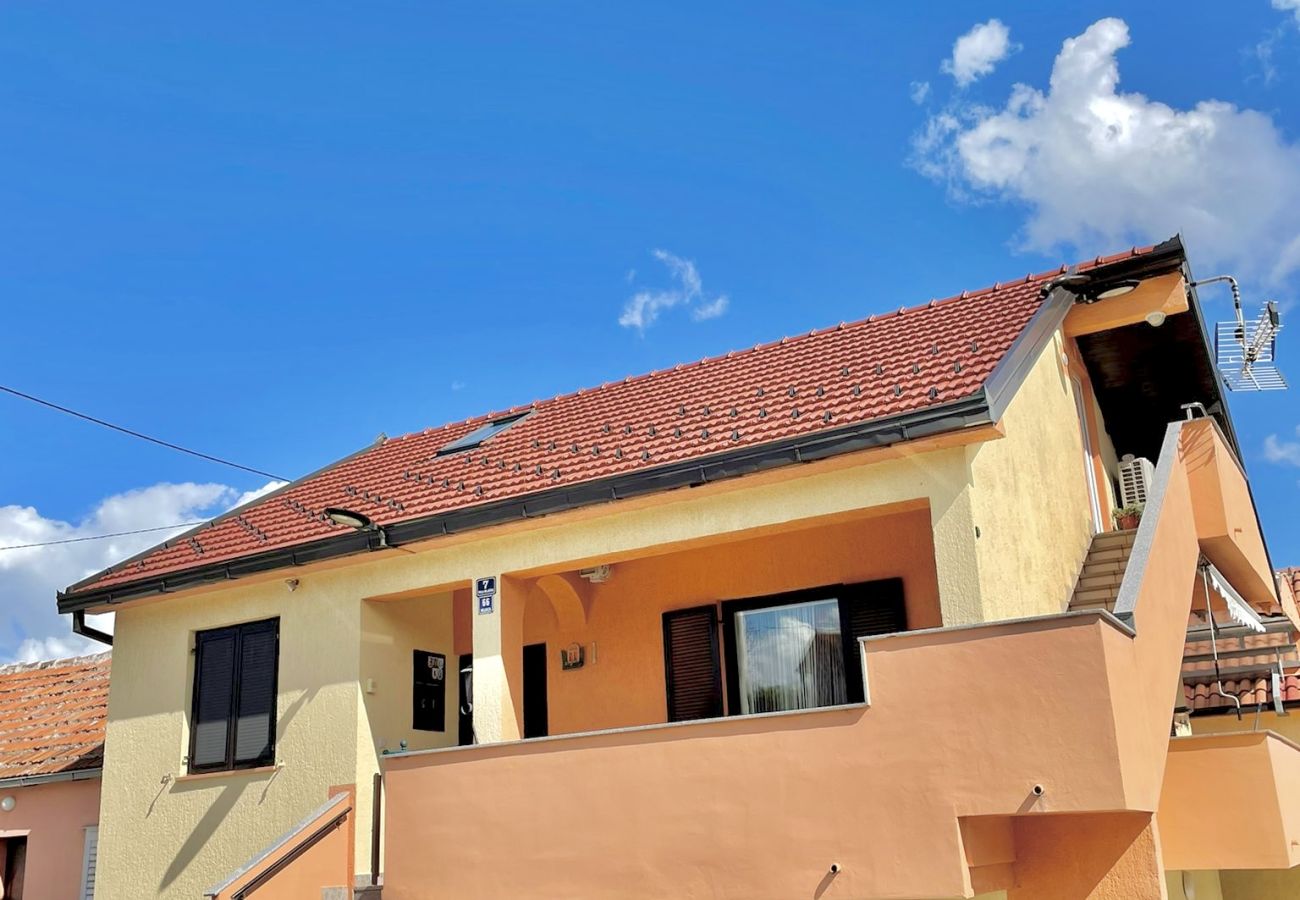 House in Vrgorac - Holiday Home Rocca with pool