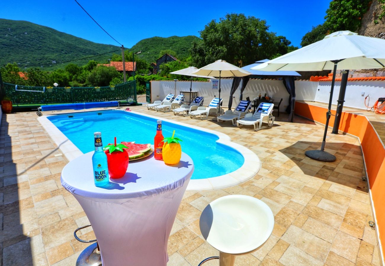 House in Vrgorac - Holiday Home Rocca with pool