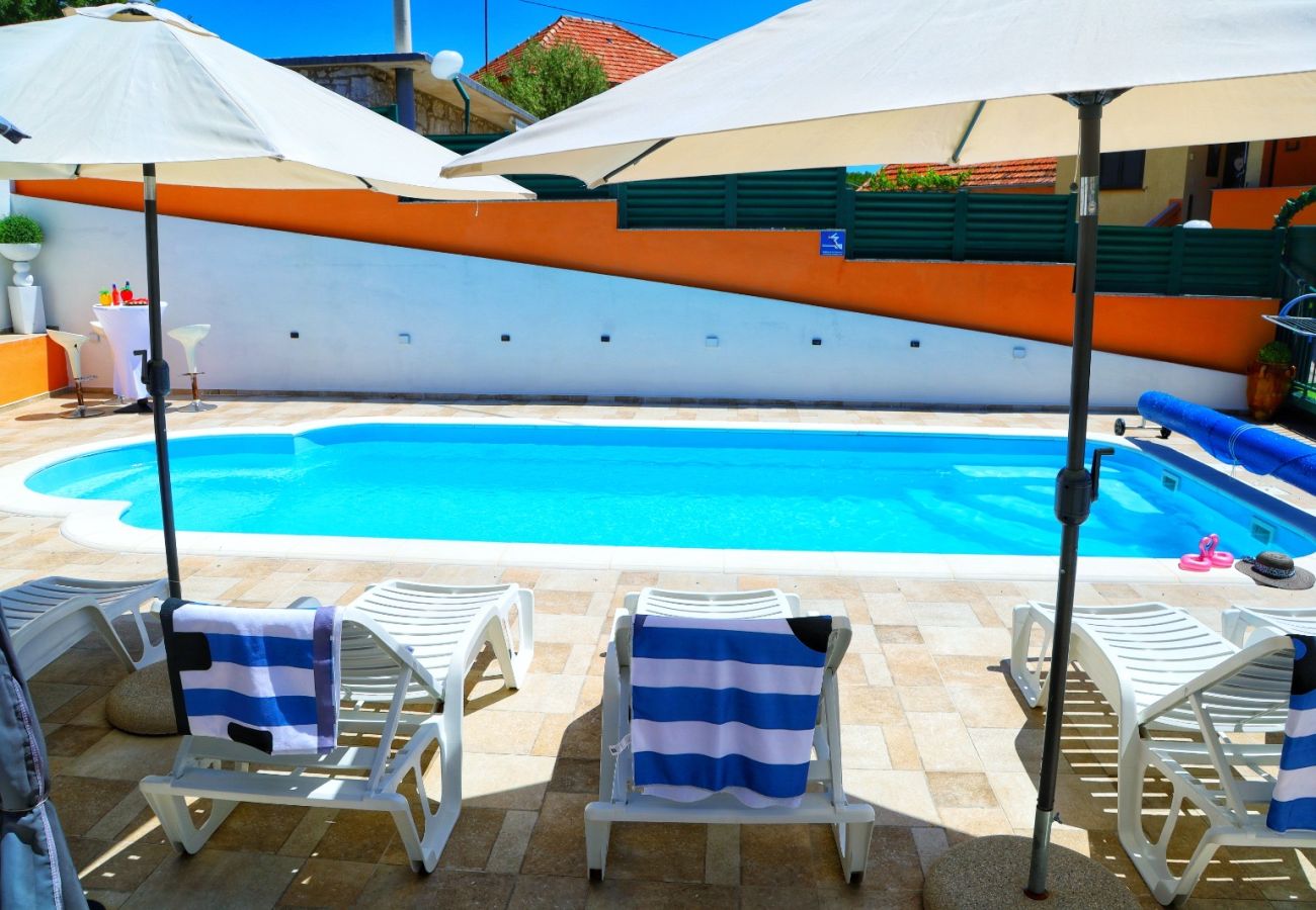House in Vrgorac - Holiday Home Rocca with pool