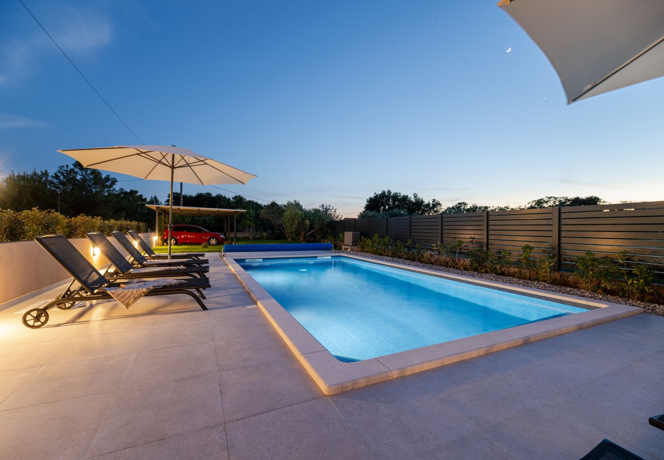 House in Vir - Holiday Home Tanja Vir