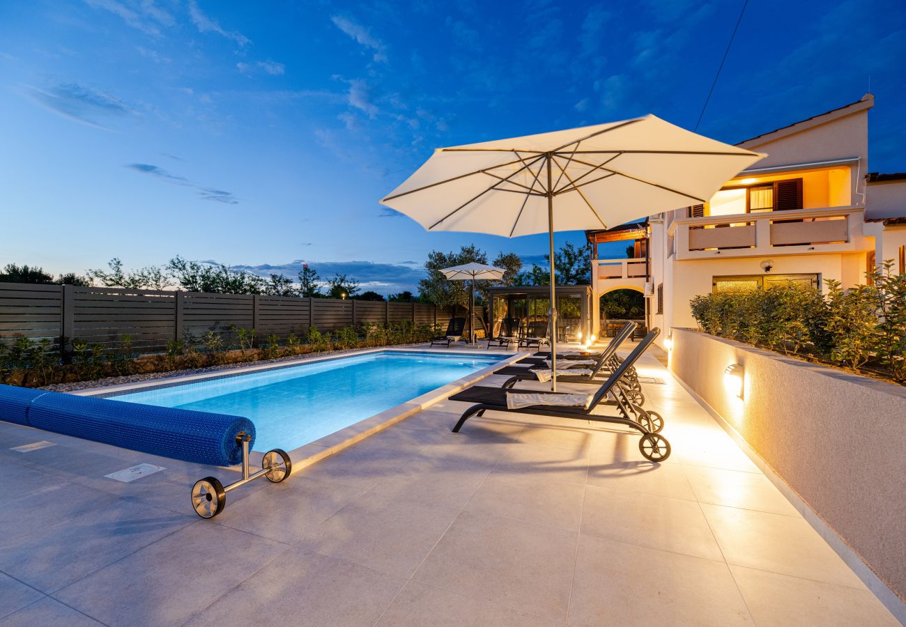House in Vir - Holiday Home Tanja Vir