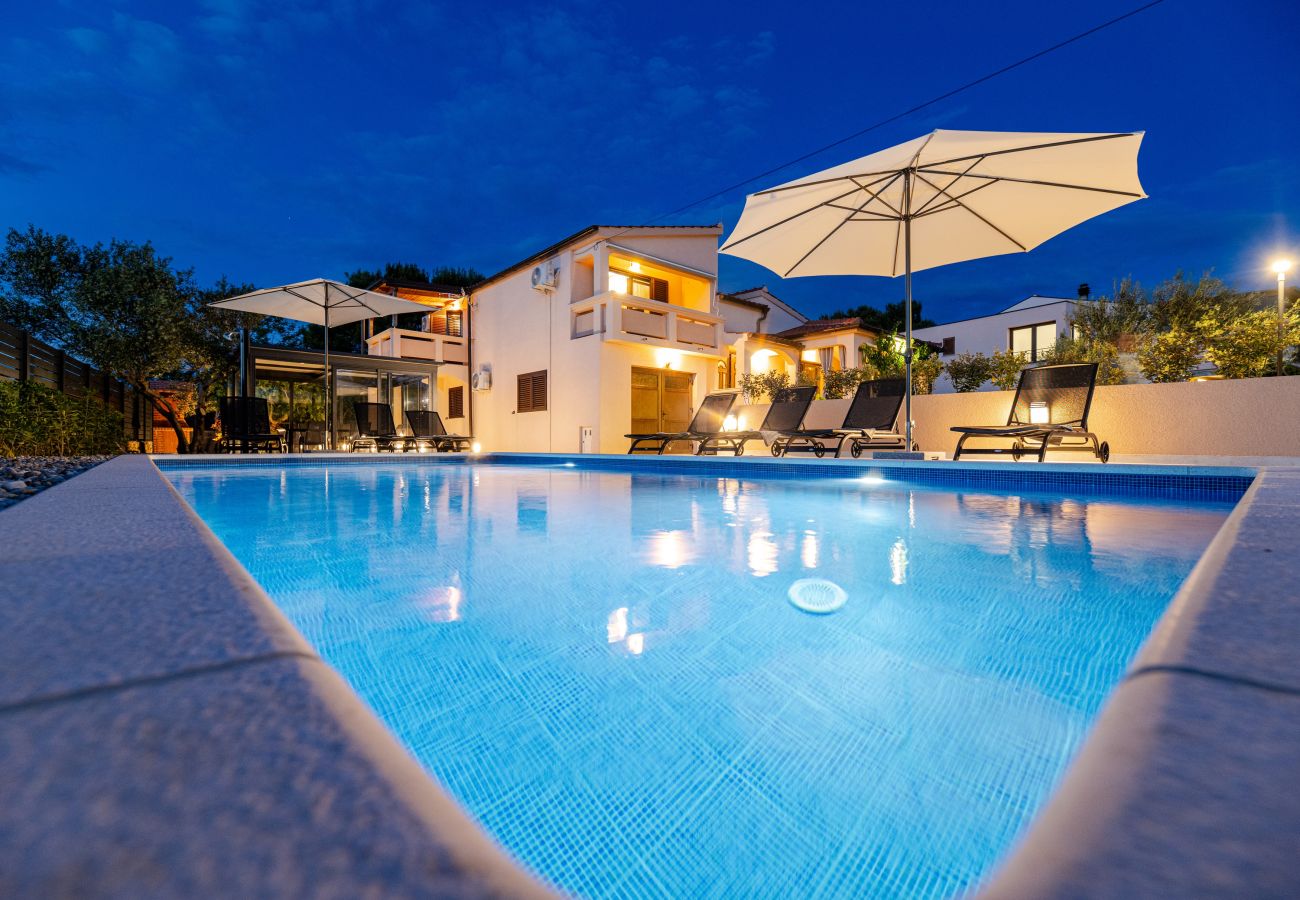House in Vir - Holiday Home Tanja Vir