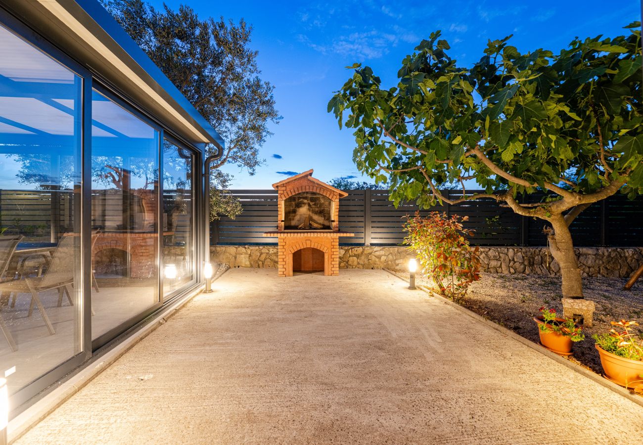 House in Vir - Holiday Home Tanja Vir