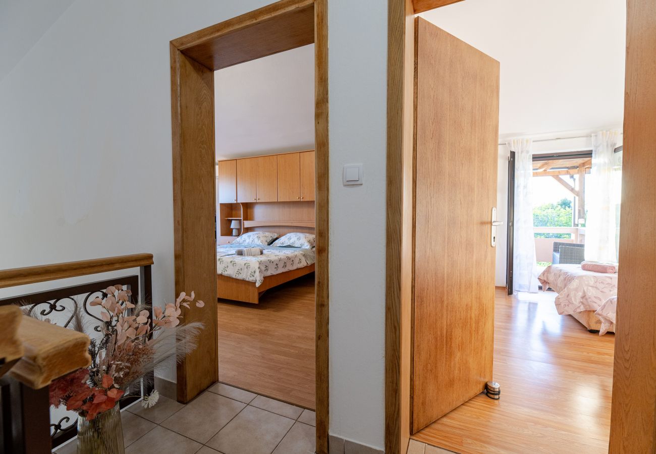 House in Vir - Holiday Home Tanja Vir