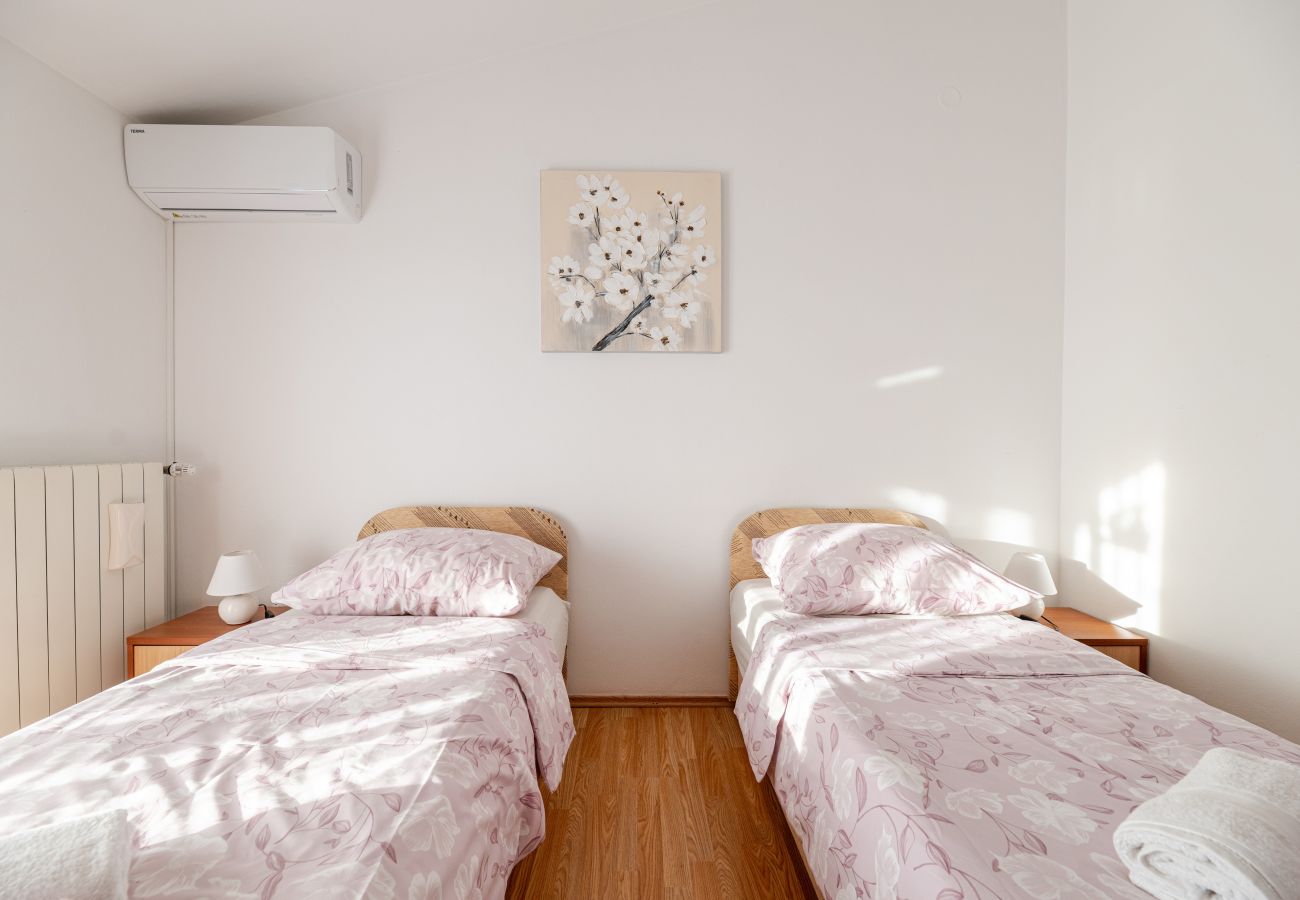 House in Vir - Holiday Home Tanja Vir