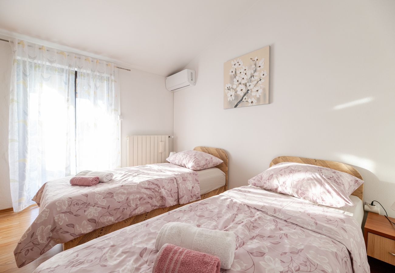 House in Vir - Holiday Home Tanja Vir