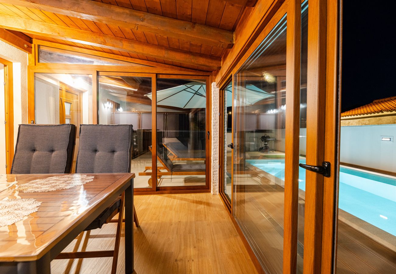 House in Privlaka - Holiday Home Mareta with pool