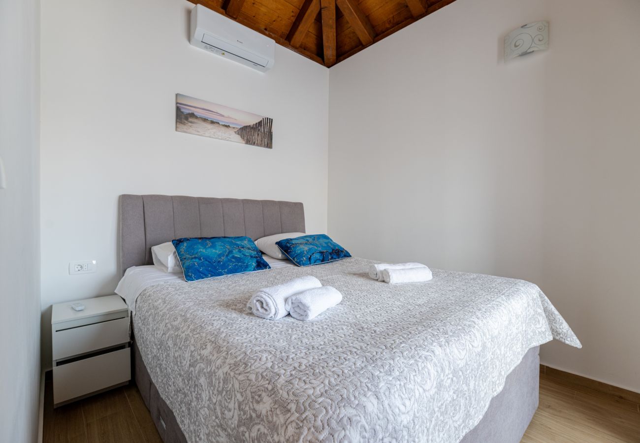House in Privlaka - Holiday Home Mareta with pool