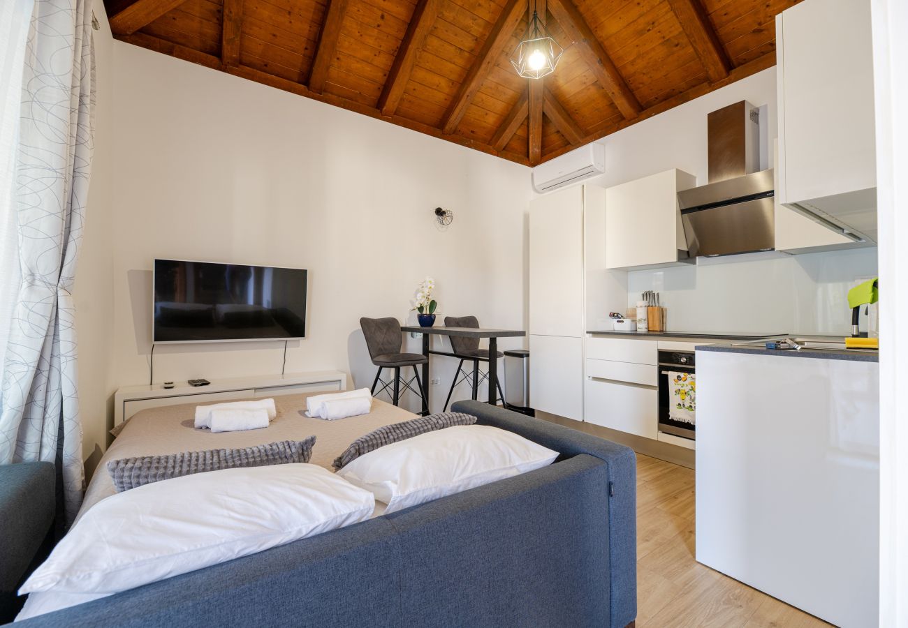 House in Privlaka - Holiday Home Mareta with pool