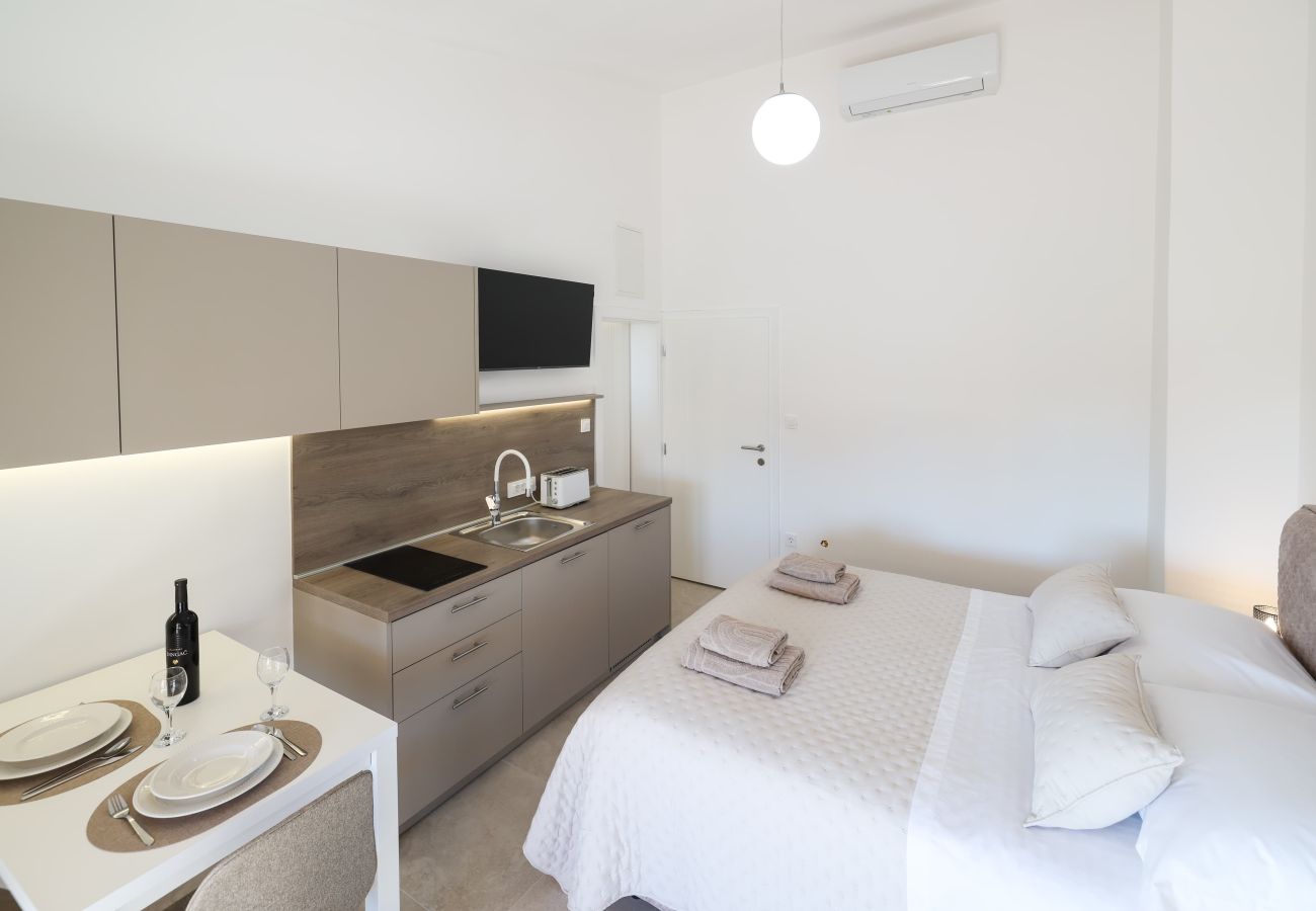 Studio in Sukošan - Studio apartment Gabriella