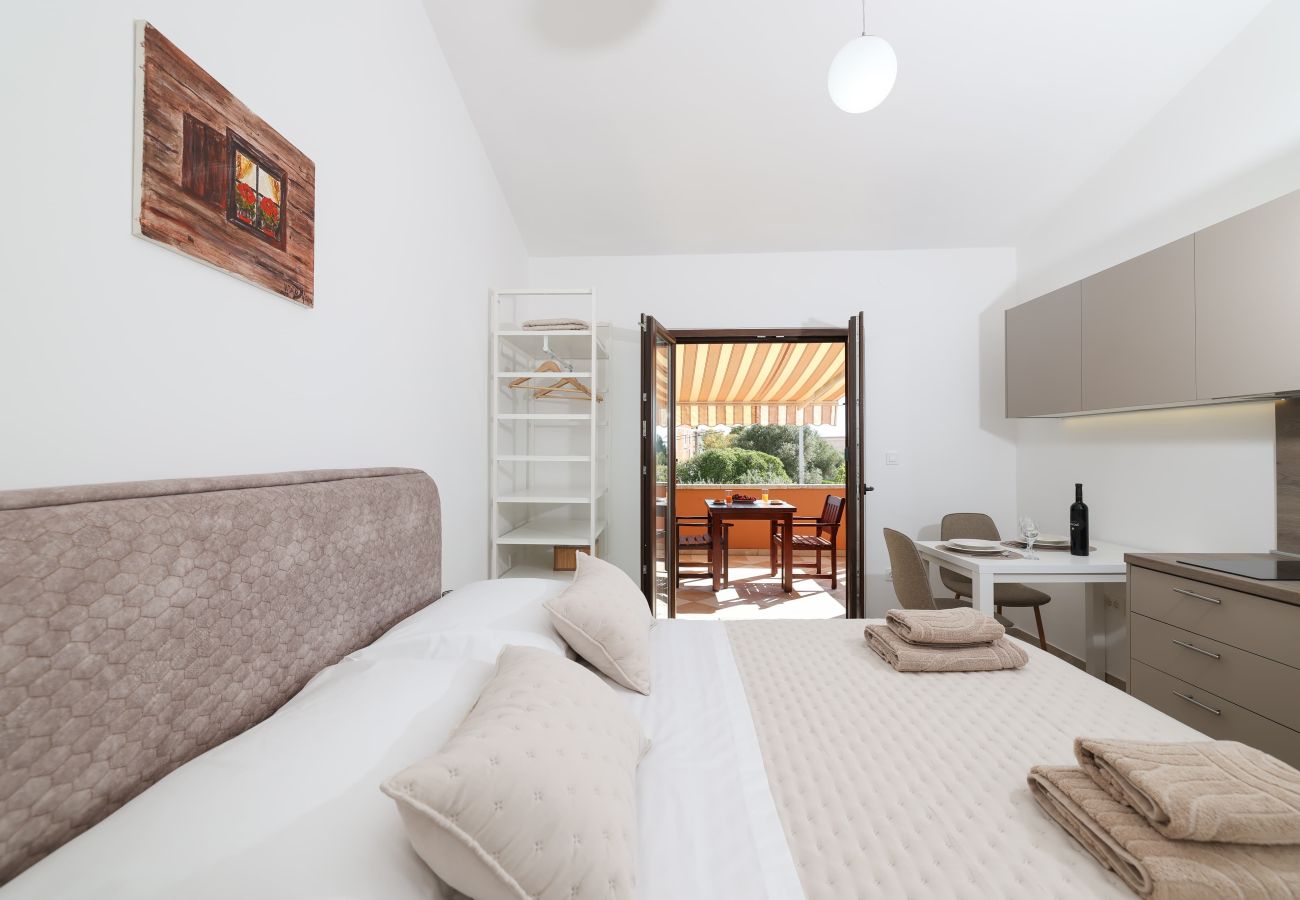 Studio in Sukošan - Studio apartment Gabriella