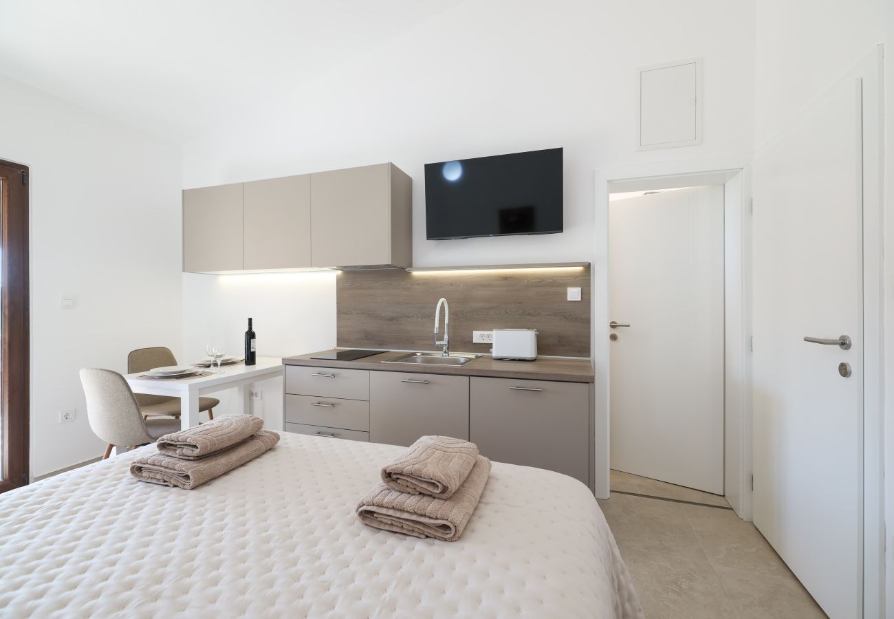 Studio in Sukošan - Studio apartment Gabriella