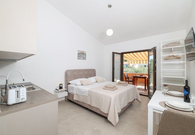 Studio in Sukošan - Studio apartment Antonella