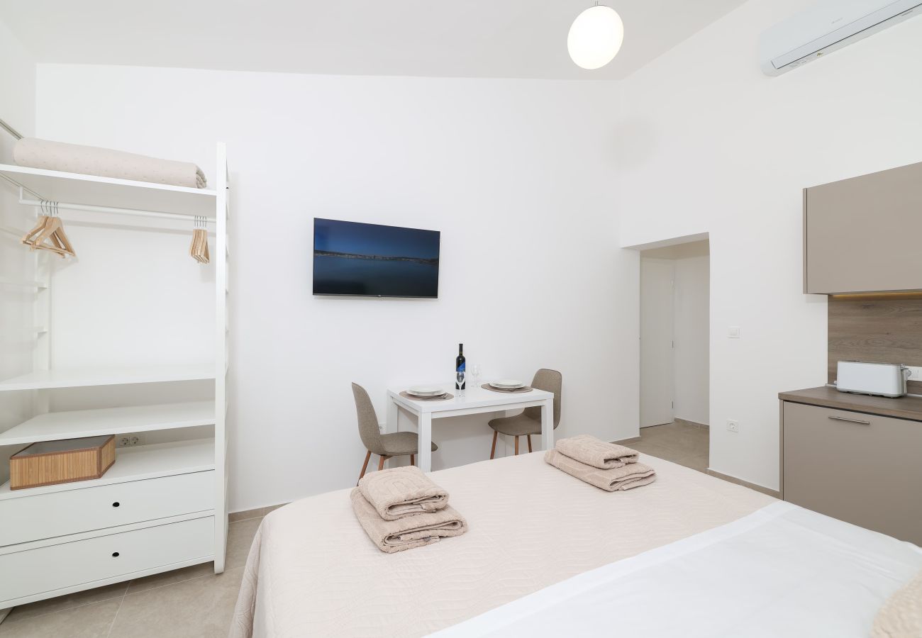 Studio in Sukošan - Studio apartment Antonella