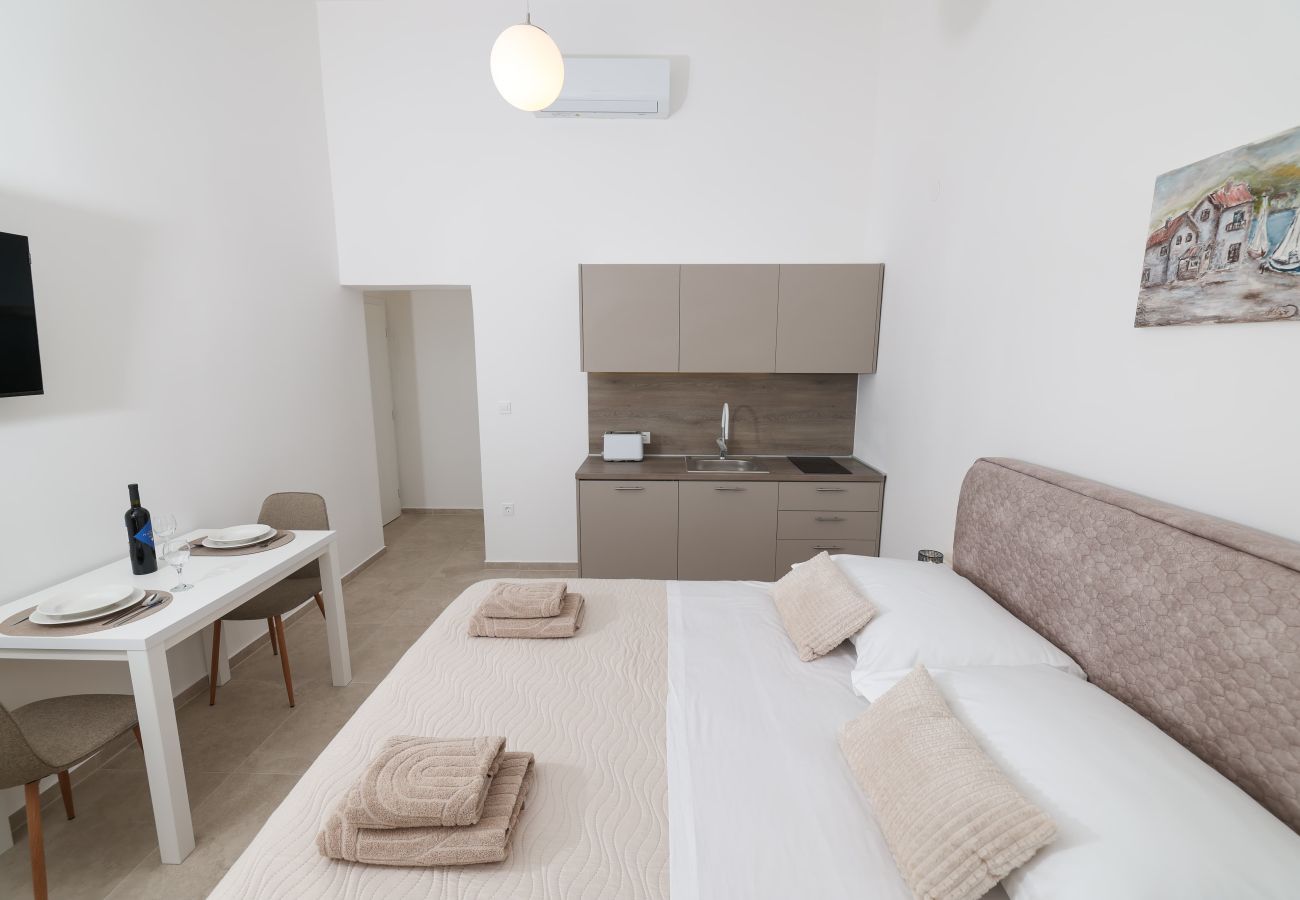 Studio in Sukošan - Studio apartment Antonella