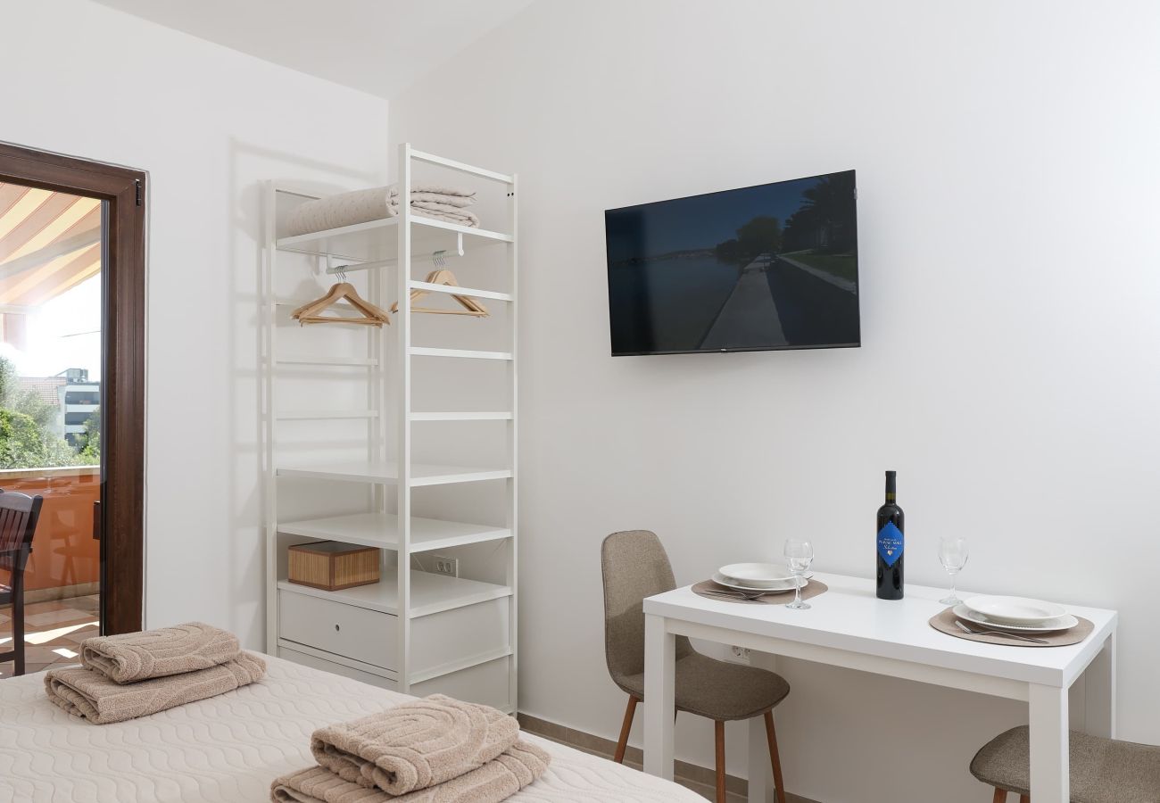 Studio in Sukošan - Studio apartment Antonella