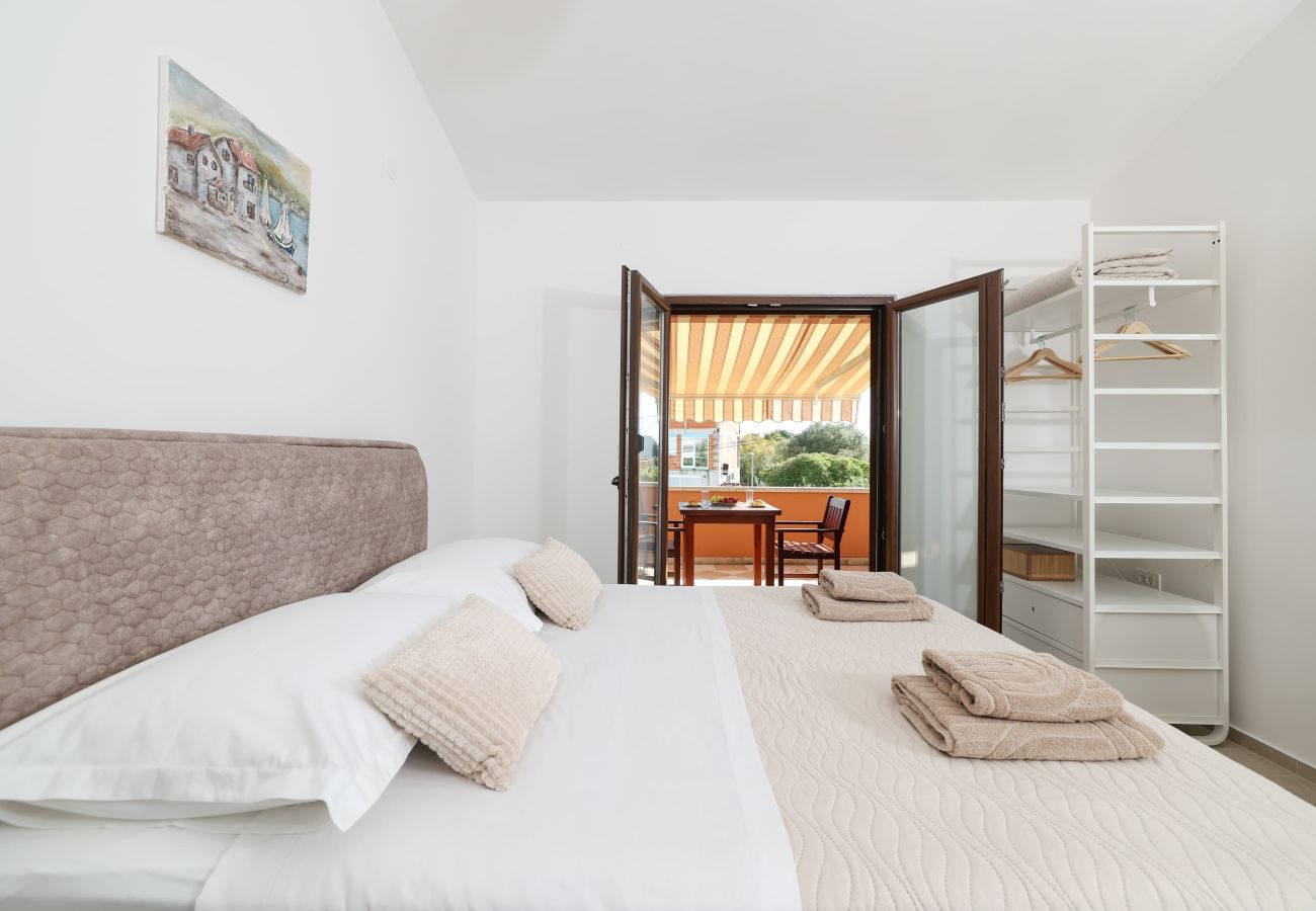 Studio in Sukošan - Studio apartment Antonella