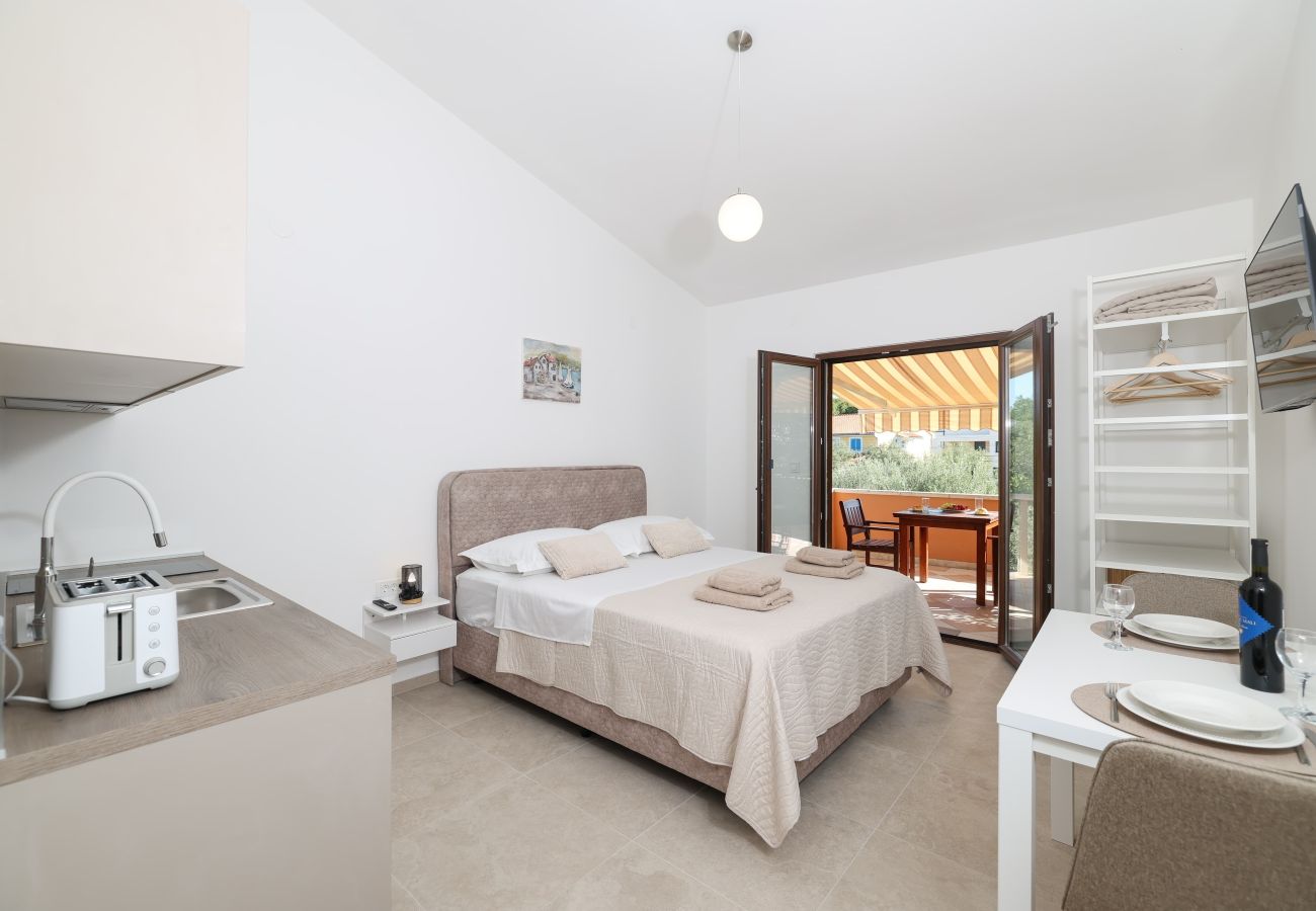 Studio in Sukošan - Studio apartment Antonella