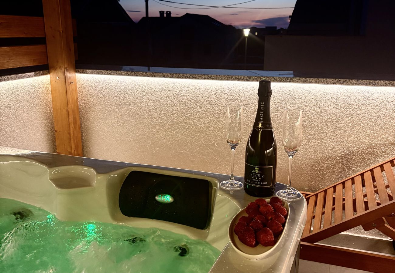 House in Zaton - Holiday House Blazov Dvor with jacuzzi