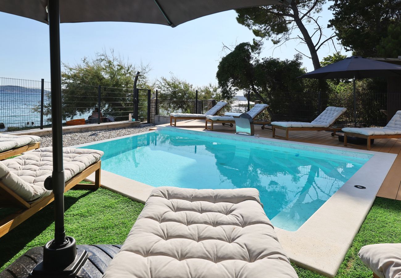 Villa in Sukošan - Beachfront Almare Retreat