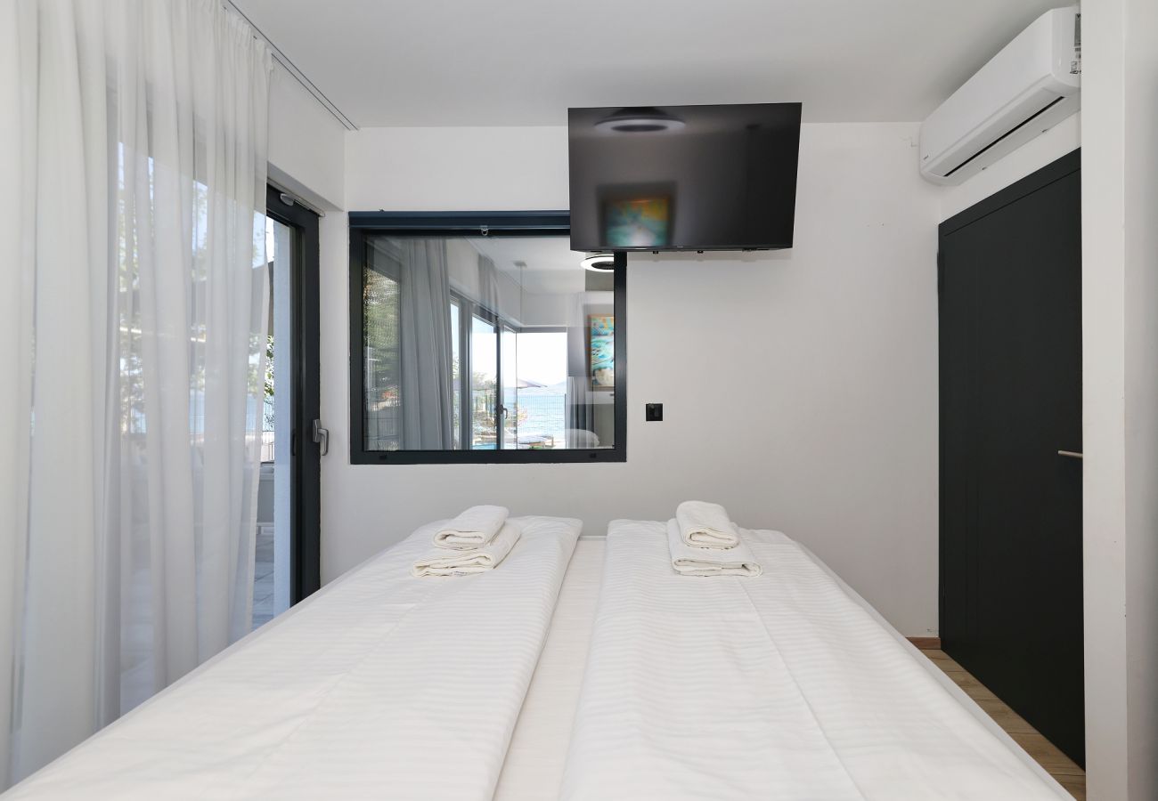 Villa in Sukošan - Beachfront Almare Retreat