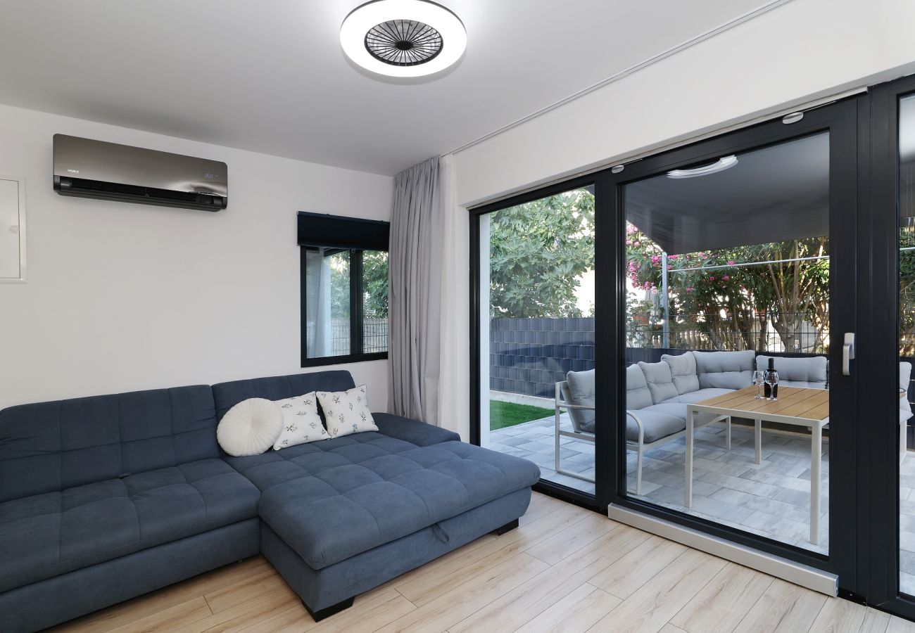 Villa in Sukošan - Beachfront Almare Retreat