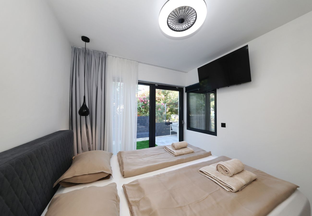 Villa in Sukošan - Beachfront Almare Retreat