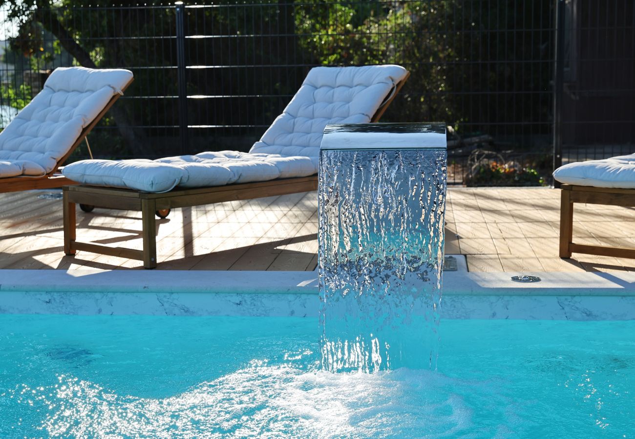 Villa in Sukošan - Beachfront Almare Retreat