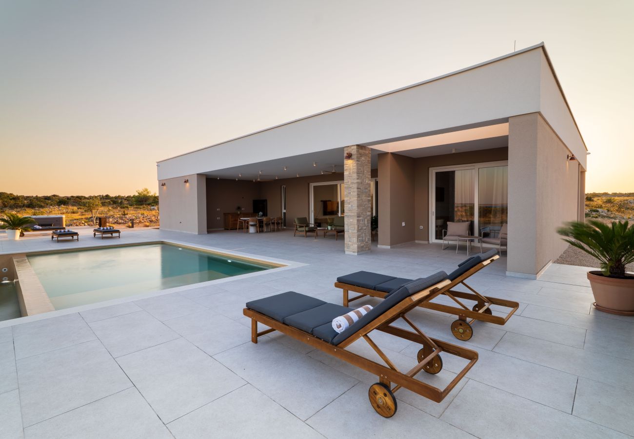 Villa in Košljun - Villa Salis with heated pool & sea view 