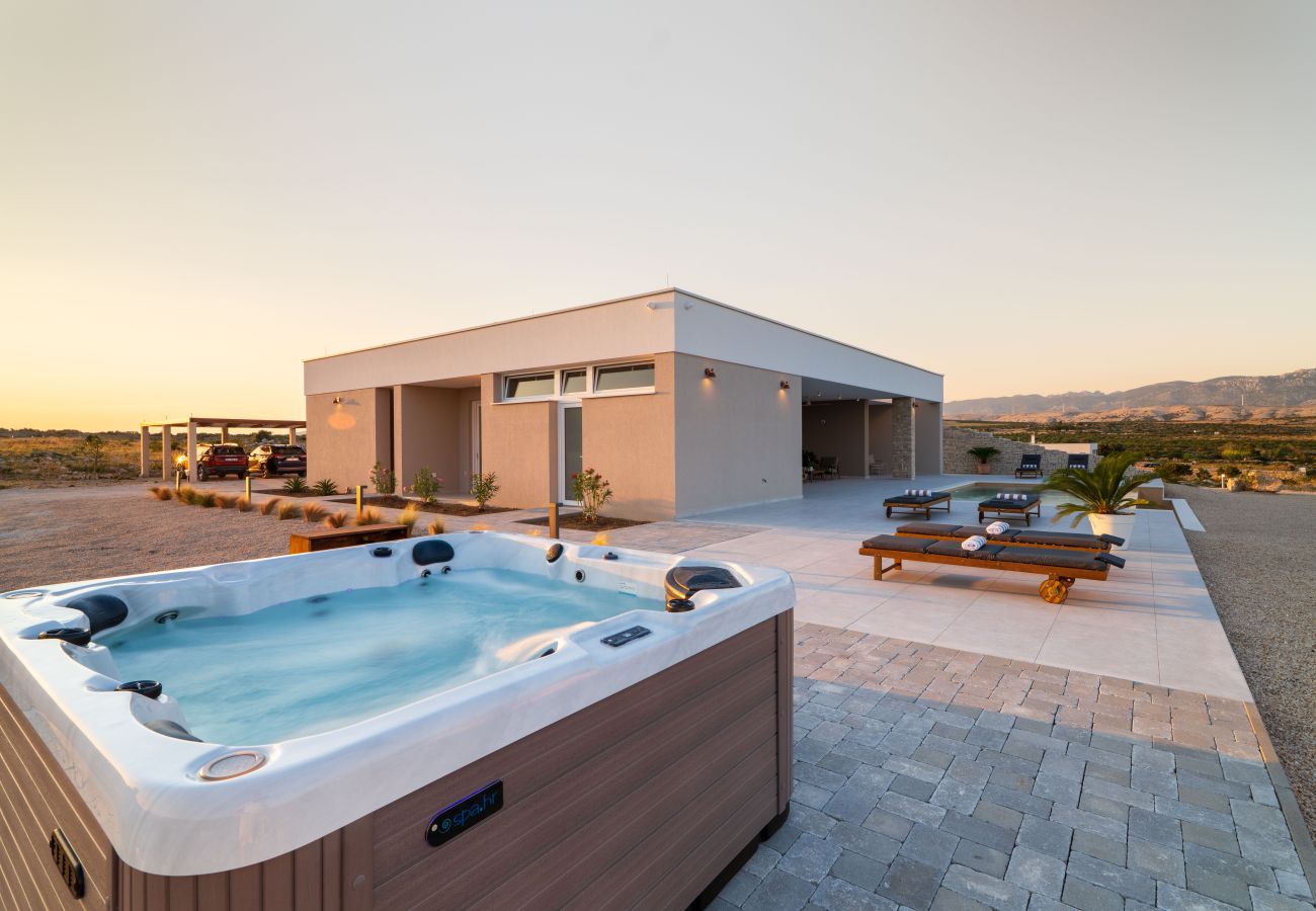 Villa in Košljun - Villa Salis with heated pool & sea view 