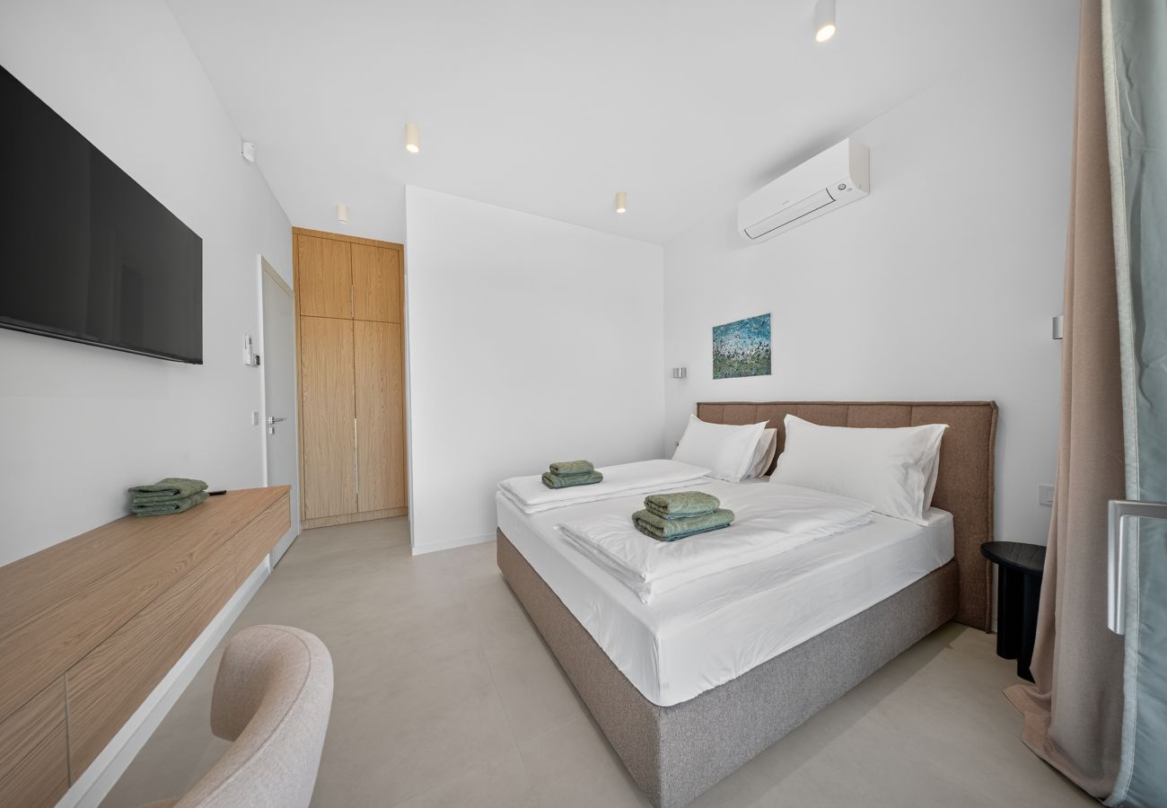 Villa in Košljun - Villa Salis with heated pool & sea view 