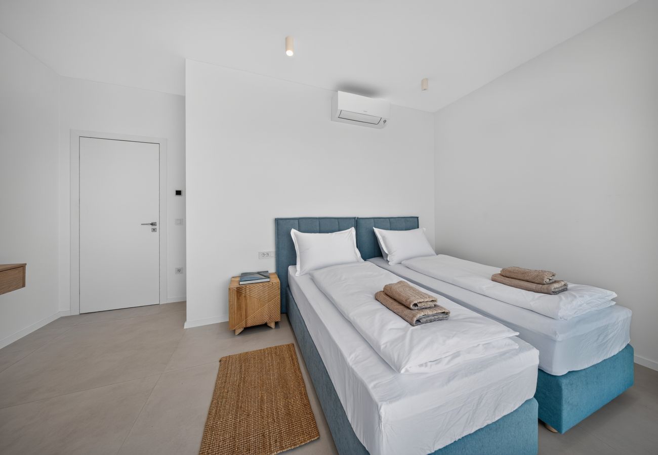 Villa in Košljun - Villa Salis with heated pool & sea view 