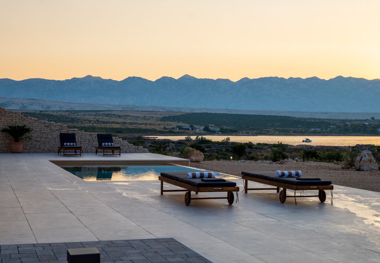 Villa in Košljun - Villa Salis with heated pool & sea view 