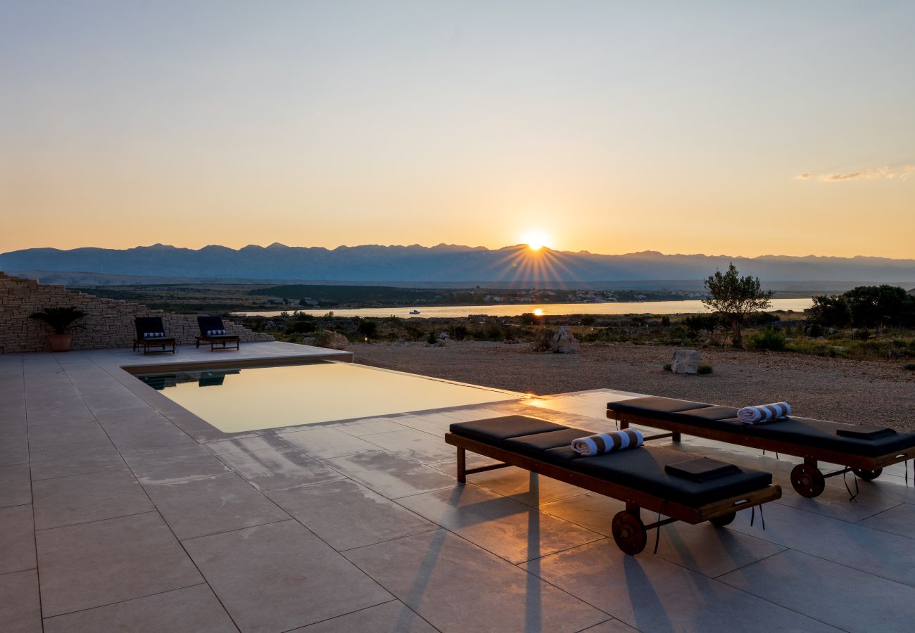 Villa in Košljun - Villa Salis with heated pool & sea view 