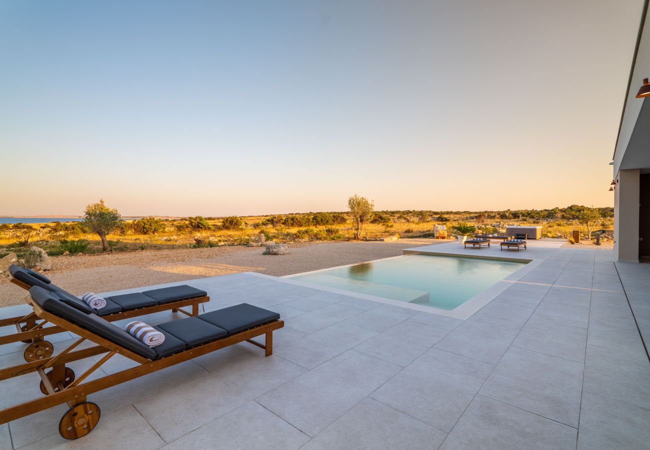 Villa in Košljun - Villa Salis with heated pool & sea view 
