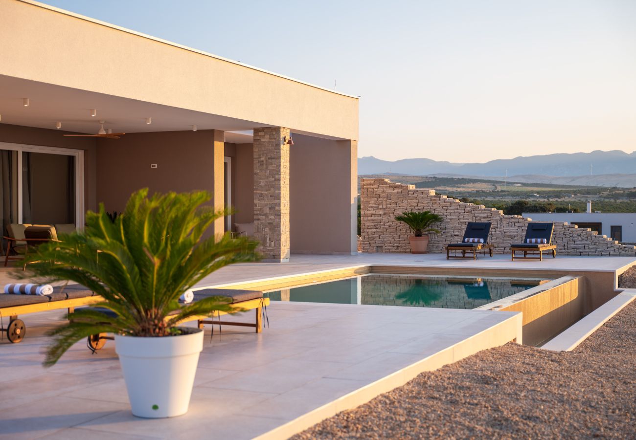 Villa in Košljun - Villa Salis with heated pool & sea view 