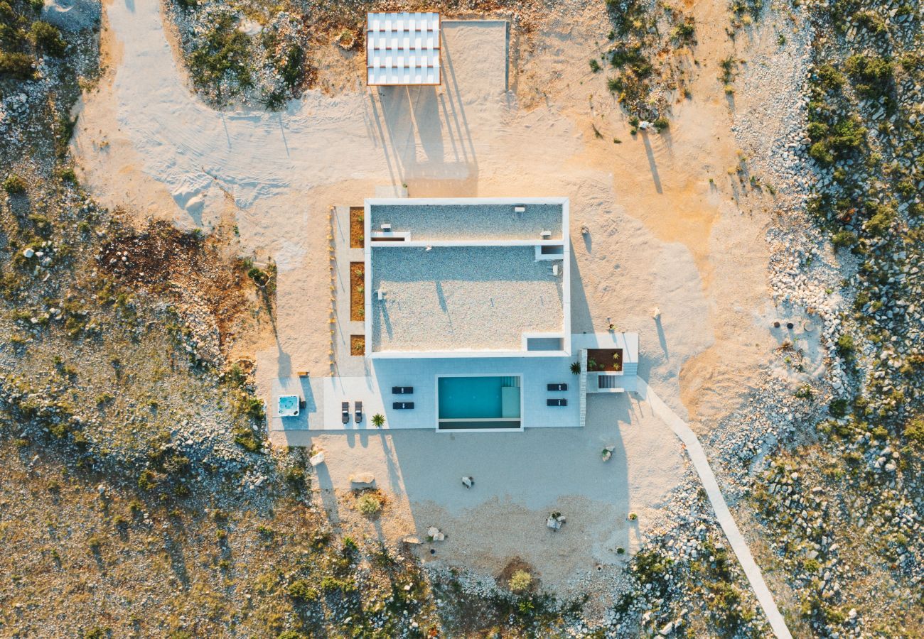 Villa in Košljun - Villa Salis with heated pool & sea view 